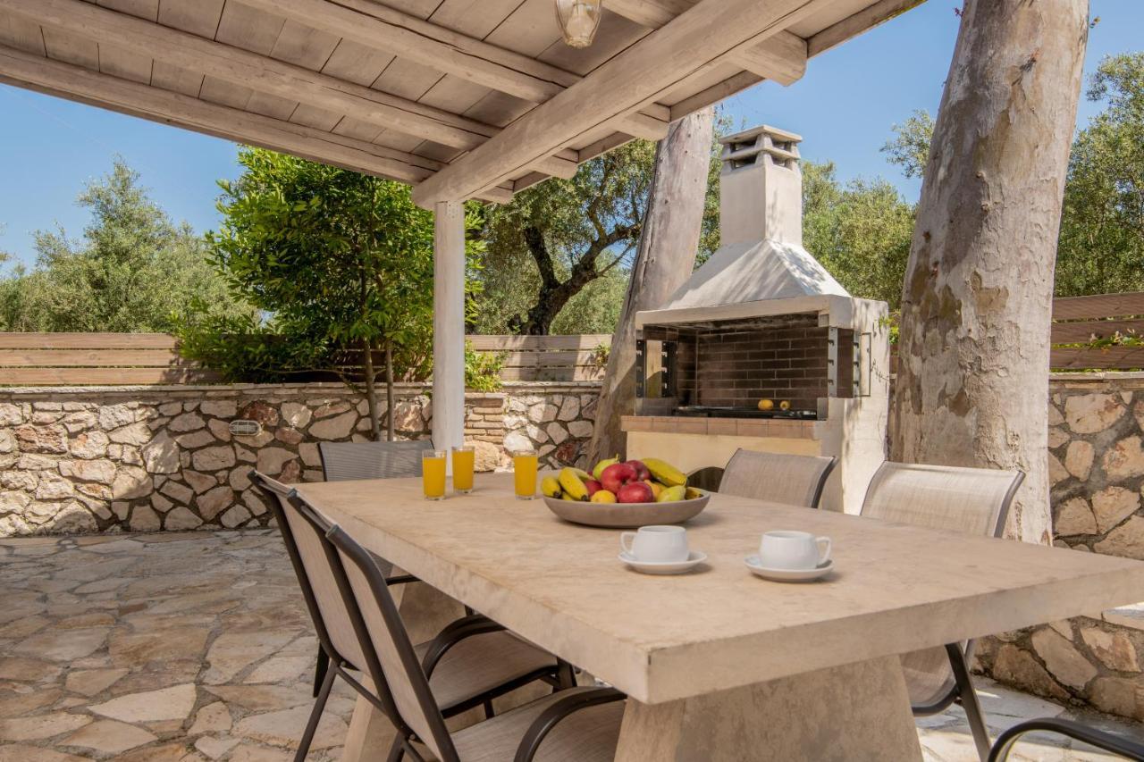 Villa In Pietra Kalamaras Makhairádhon Exterior foto